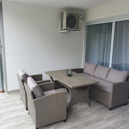 Apartment Sunshine Brown Apartman