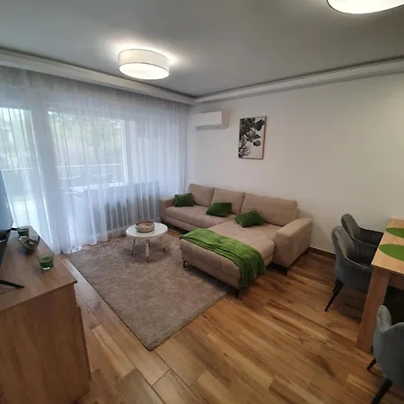 Apartment Sunshine Brown Apartman